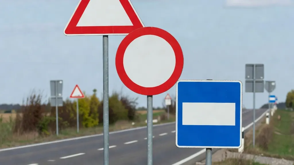 Jakie są rodzaje znaków drogowych